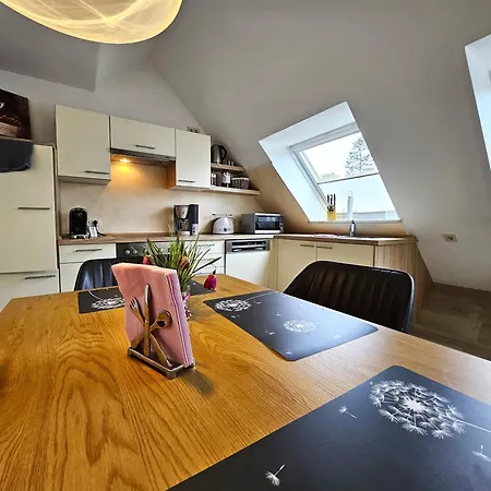 Design Gruenwald Grosse Auf 2 Etagen דירה גוסלר